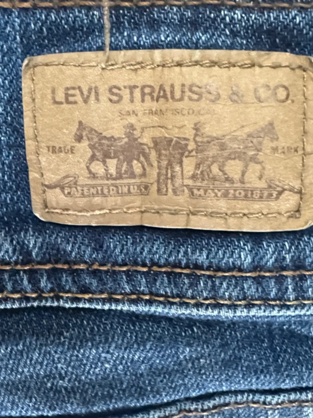 Levi's Women's Denim Bermudas - Dark Blue Wash - Picture 5 of 8